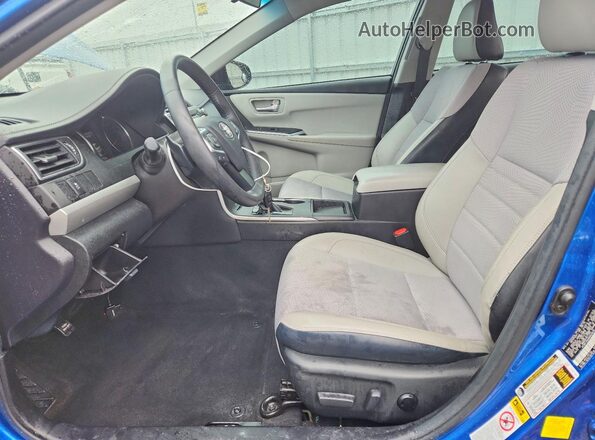 4T1BF1FK9HU623218 2017 TOYOTA CAMRY Blue Вид салону спереду
