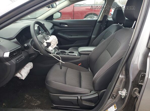 4T1BF1FKXHU618657 2017 TOYOTA CAMRY Gray Вид салону спереду