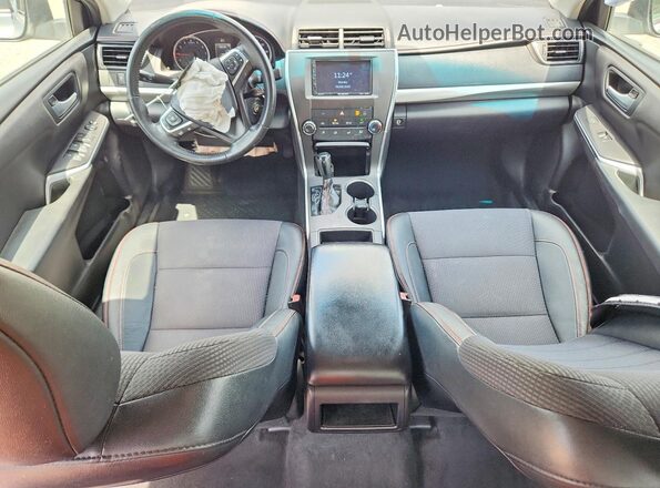 4T1BF1FKXHU618822 2017 TOYOTA CAMRY Silver წინა პანელის ხედი