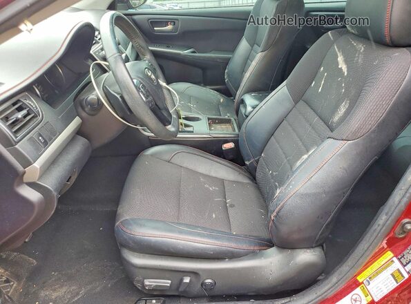 4T1BF1FKXHU620053 2017 TOYOTA CAMRY Красный Вид салона спереди