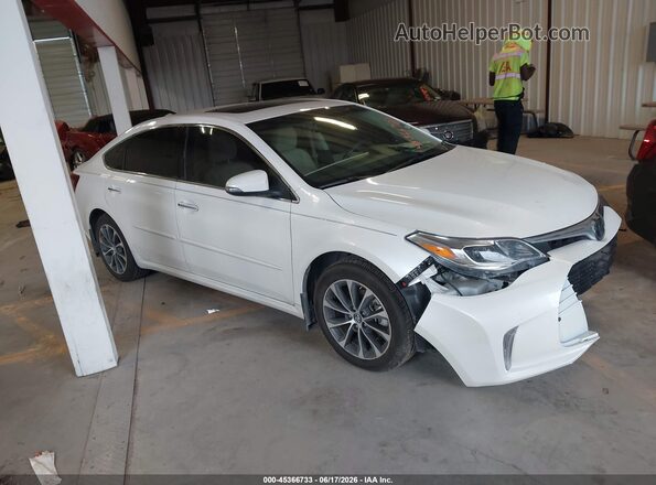 4T1BK1EB0JU281645 2018 TOYOTA AVALON White Widok wnętrza z tyłu