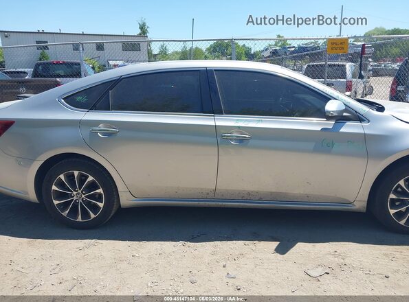 4T1BK1EB0JU288272 2018 TOYOTA AVALON Серебряный Вид задней части салона