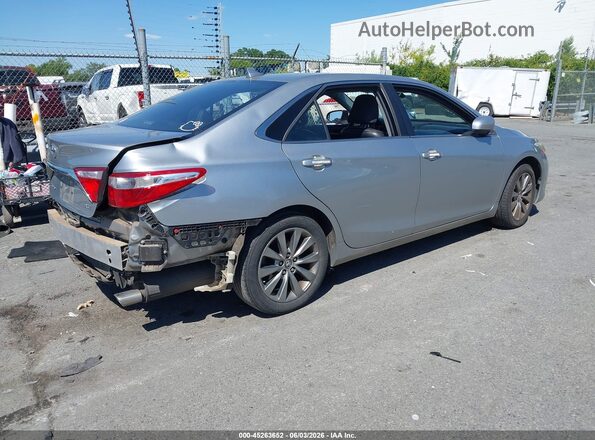4T1BK1FKXHU580570 2017 TOYOTA CAMRY Серебряный Задняя правая четверть