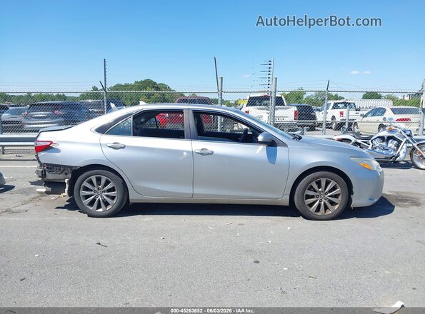 4T1BK1FKXHU580570 2017 TOYOTA CAMRY Серебряный Вид задней части салона