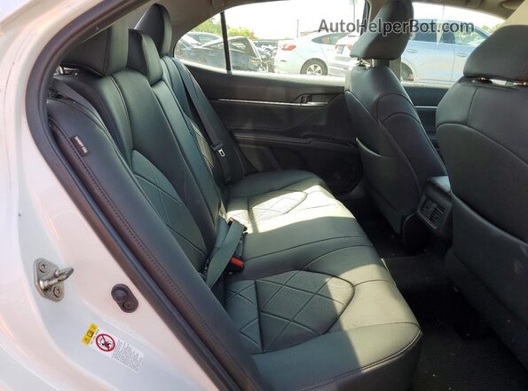 4T1BZ1HK2JU017799 2018 TOYOTA CAMRY White 