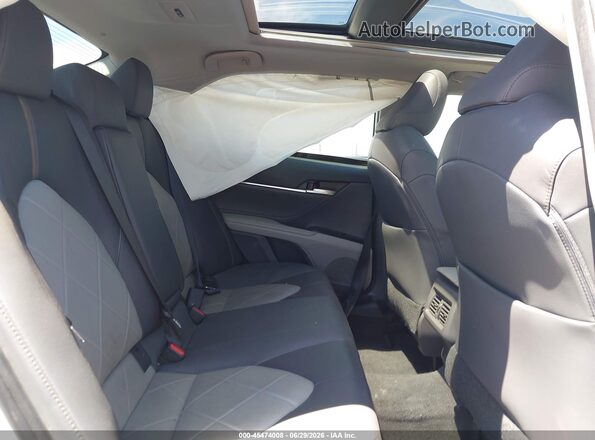 4T1BZ1HK5JU002956 2018 TOYOTA CAMRY Silver VIN კოდის სტიკერის ხედი