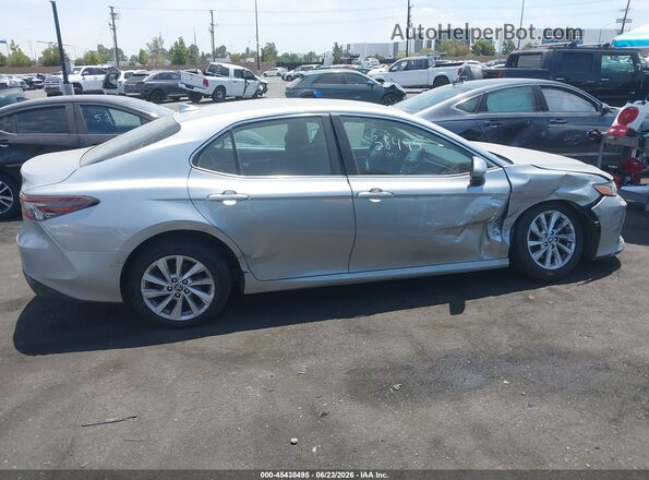 4T1C11AK0NU679666 2022 TOYOTA CAMRY Silver Rear interior view