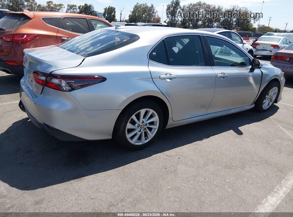 4T1C11AK1MU549149 2021 TOYOTA CAMRY Серебряный Задняя правая четверть