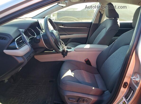 4T1C11AK3MU493778 2021 TOYOTA CAMRY Silver Widok wnętrza z przodu