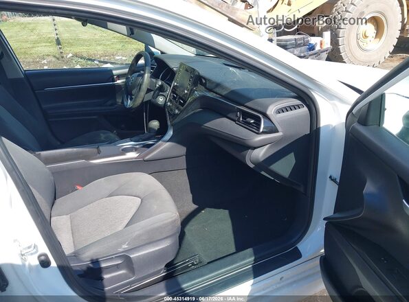4T1C11AK3RU862968 2024 TOYOTA CAMRY White Widok wnętrza z przodu