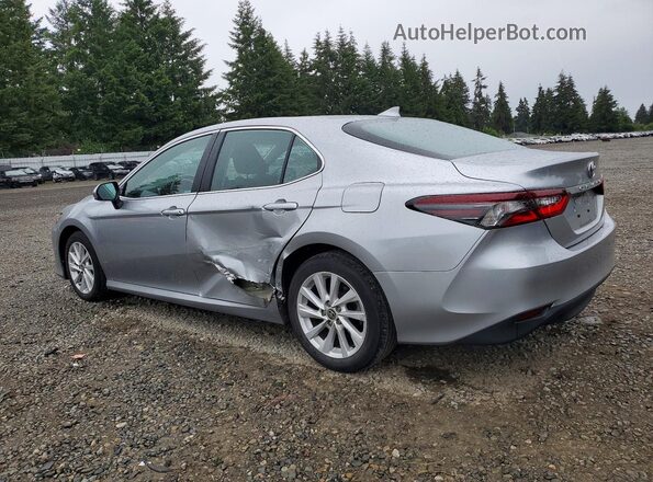 4T1C11AK7NU636720 2022 TOYOTA CAMRY Серебряный 
