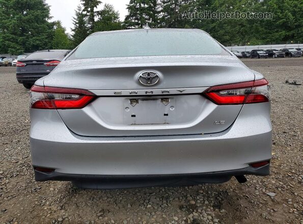 4T1C11AK7NU636720 2022 TOYOTA CAMRY Серебряный 