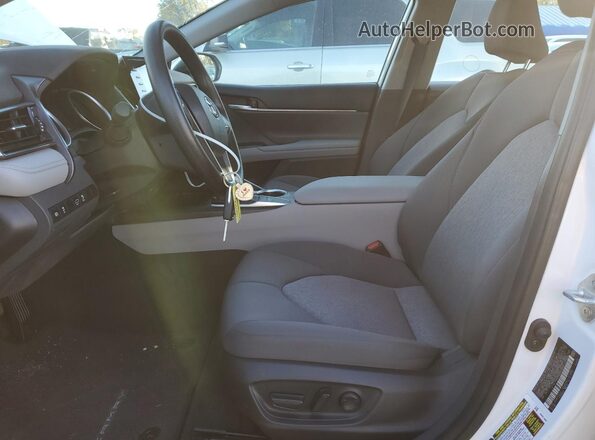 4T1C11AK9RU861663 2024 TOYOTA CAMRY Белый Вид салона спереди