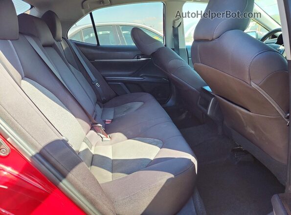4T1C11BK0MU021374 2021 TOYOTA CAMRY Red Vista de los asientos traseros