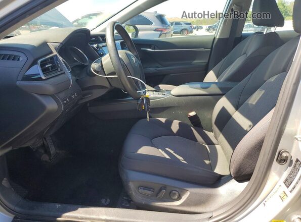 4T1C11BK2LU001903 2020 TOYOTA CAMRY Silver Widok wnętrza z przodu