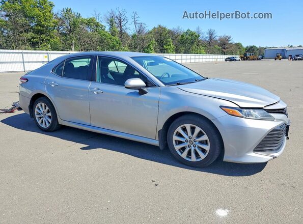 4T1C11BK2LU001903 2020 TOYOTA CAMRY Silver Przód prawy