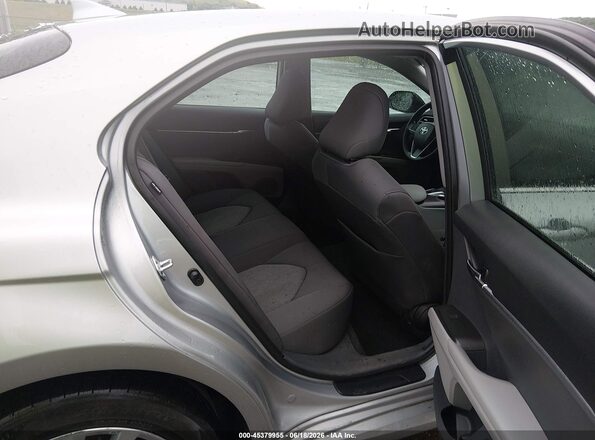 4T1C11BK9NU064497 2022 TOYOTA CAMRY Silver Widok naklejki z numerem VIN