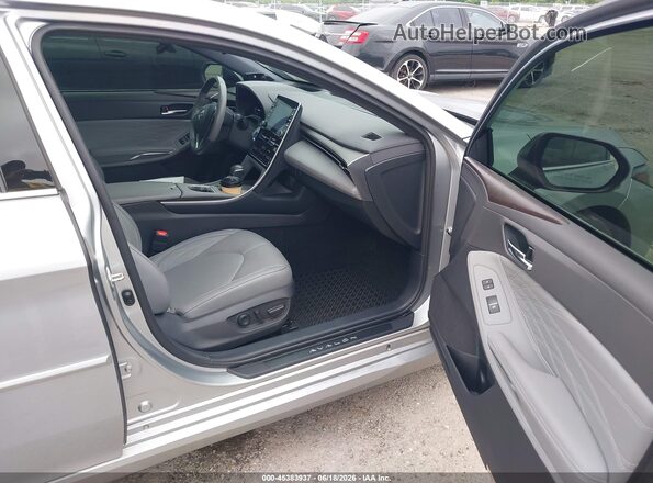 4T1C21FB3LU016112 2020 TOYOTA AVALON HYBRID Silver წინა სალონის ხედი