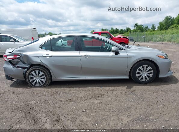 4T1C31AK2LU019166 2020 TOYOTA CAMRY Silver Widok wnętrza z tyłu