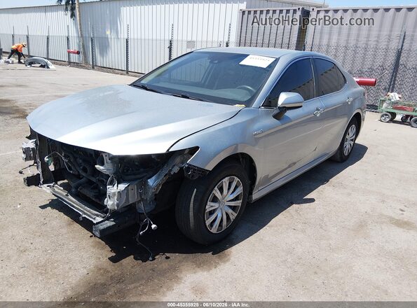 4T1C31AK4LU521757 2020 TOYOTA CAMRY Silver Vista tres cuartos delantera izquierda