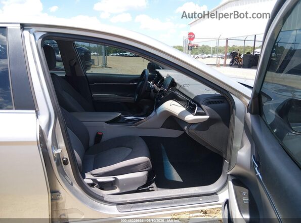 4T1C31AK9MU024172 2021 TOYOTA CAMRY Серебряный Вид салона спереди