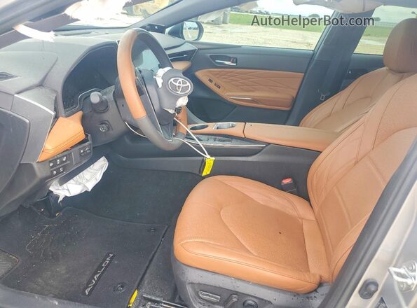 4T1DA1AB0NU013590 2022 TOYOTA AVALON Silver წინა სალონის ხედი