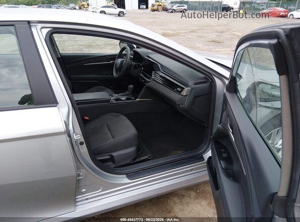 4T1DAACK0SU014795 2025 TOYOTA CAMRY Серебряный Вид салона спереди