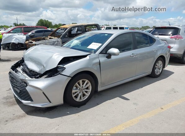 4T1DAACK0SU080702 2025 TOYOTA CAMRY Silver Przód lewy