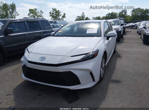 4T1DAACK1SU088422 2025 TOYOTA CAMRY White წინა მარცხენა ხედი სამი მეოთხედიდან