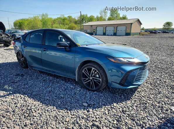 4T1DAACK1SU126490 2025 TOYOTA CAMRY Blue Przód prawy
