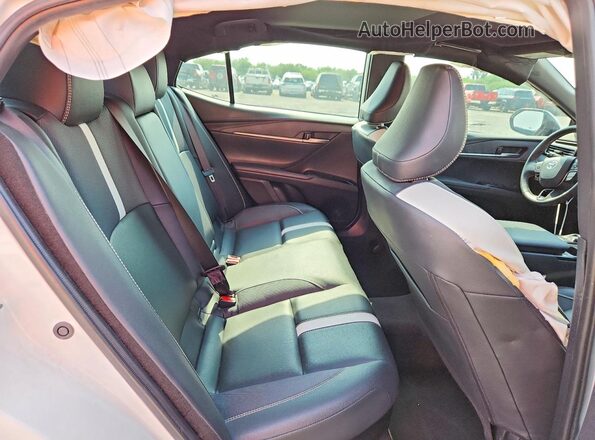4T1DAACK1SU143046 2025 TOYOTA CAMRY White Vista de los asientos traseros