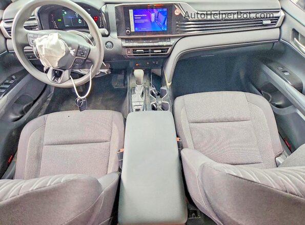 4T1DAACK1SU156993 2025 TOYOTA CAMRY Silver Dashboard view