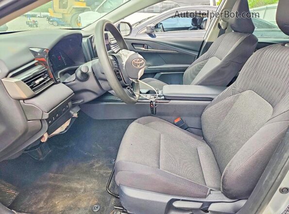 4T1DAACK1SU156993 2025 TOYOTA CAMRY Silver Front interior view
