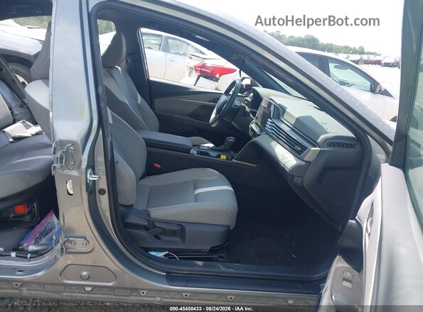 4T1DAACK1SU575443 2025 TOYOTA CAMRY Серый Вид салона спереди