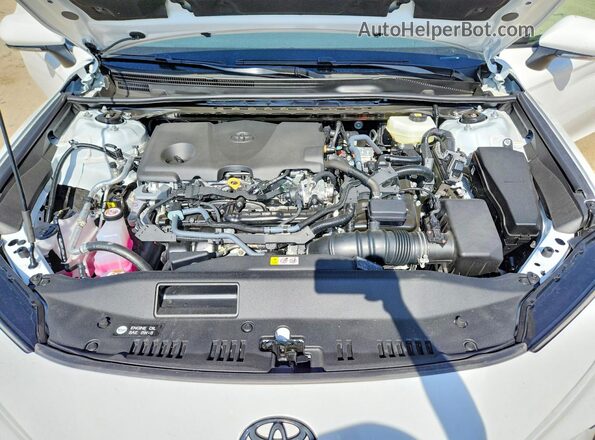 4T1DAACK1TU685572 2026 TOYOTA CAMRY White Widok wnętrza z tyłu