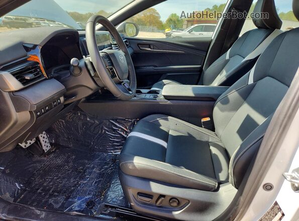 4T1DAACK1TU685572 2026 TOYOTA CAMRY White Widok wnętrza z przodu
