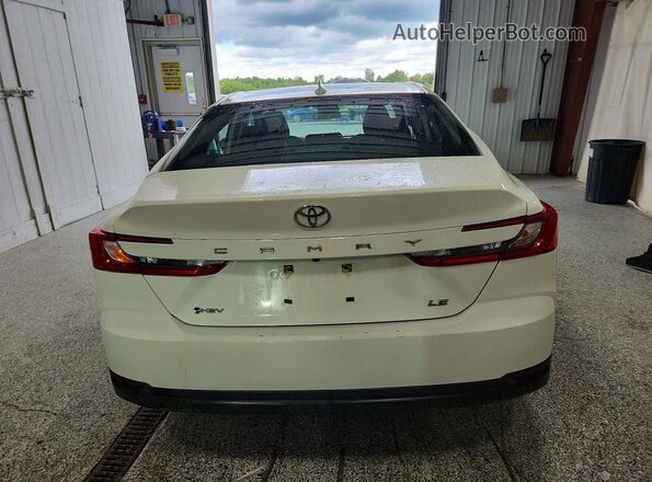 4T1DAACK2SU022218 2025 TOYOTA CAMRY White Հետևի տեսք