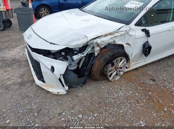 4T1DAACK2SU585060 2025 TOYOTA CAMRY White Widok z przodu