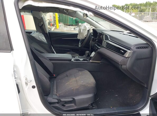 4T1DAACK2SU585060 2025 TOYOTA CAMRY White Widok wnętrza z przodu