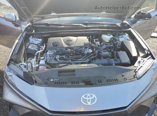 4T1DAACK2SU599038 2025 TOYOTA CAMRY Silver Rear interior view