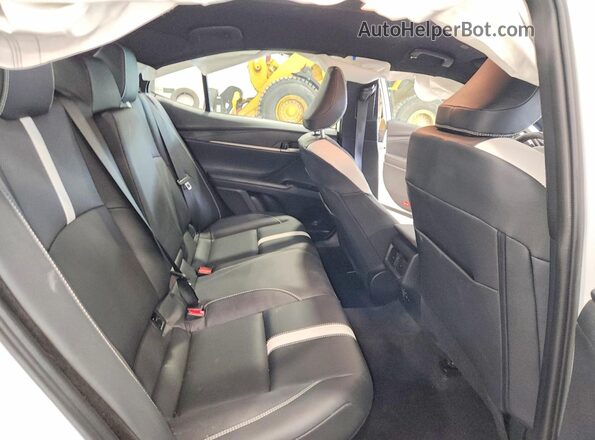 4T1DAACK2TU266775 2026 TOYOTA CAMRY White Vista de los asientos traseros