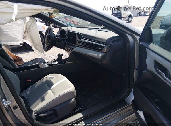 4T1DAACK2TU685242 2026 TOYOTA CAMRY Tan წინა სალონის ხედი