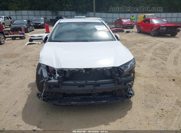 4T1DAACK3SU201447 2025 TOYOTA CAMRY White Սալոնի հետևի տեսք