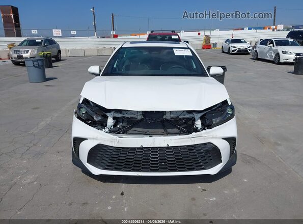 4T1DAACK3SU527409 2025 TOYOTA CAMRY White Widok wnętrza z tyłu