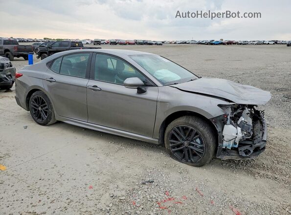 4T1DAACK3SU619409 2025 TOYOTA CAMRY Gray Delantero derecho