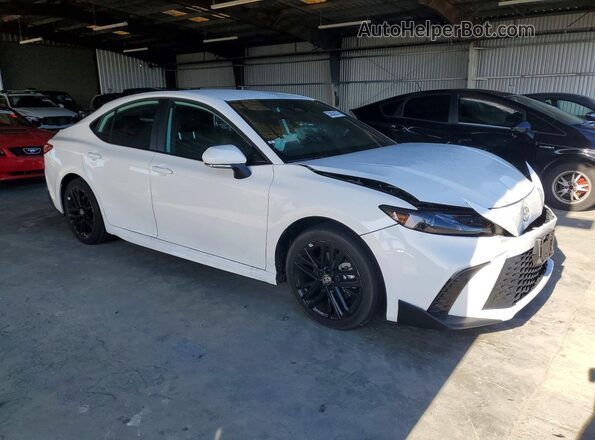 4T1DAACK3SU645010 2025 TOYOTA CAMRY Белый Передняя правая четверть