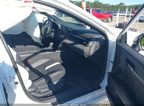 4T1DAACK3TU735548 2026 TOYOTA CAMRY Белый Вид салона спереди