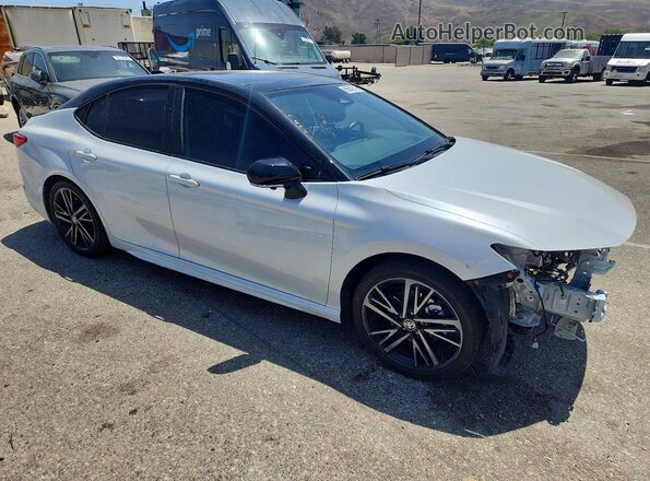 4T1DAACK4SU142554 2025 TOYOTA CAMRY White Przód prawy