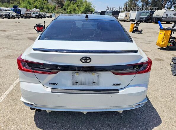 4T1DAACK4SU142554 2025 TOYOTA CAMRY White Widok z tyłu