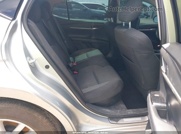 4T1DAACK4TU242526 2026 TOYOTA CAMRY Silver Widok naklejki z numerem VIN
